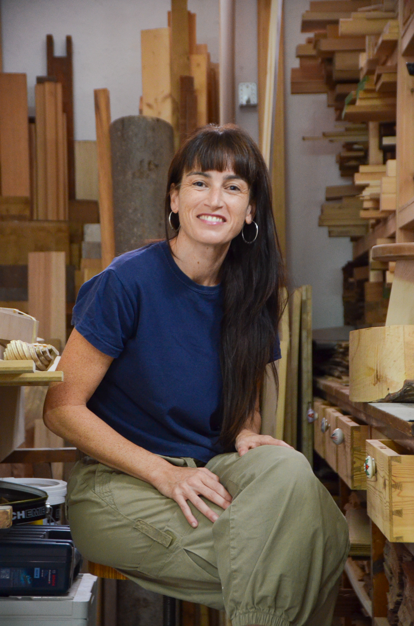 Retrato de May Rojas en el taller